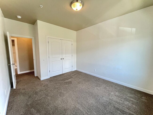 Building Photo - Pleasant Grove Condo Available Now!