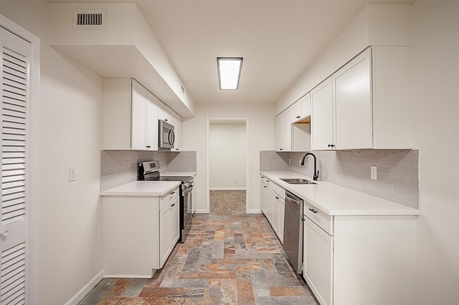 Building Photo - 6317 Ivanhoe Ln