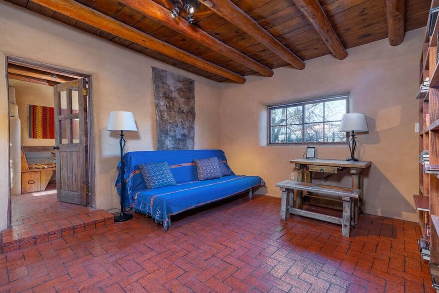 Building Photo - 824A Canyon Rd