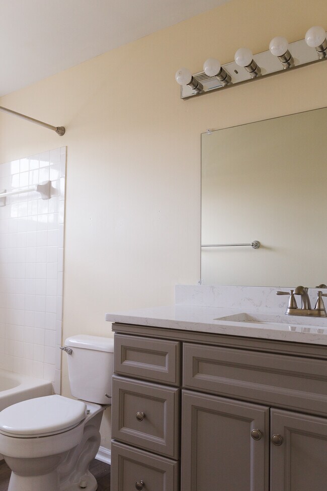 Building Photo - 14049 Vista Drive