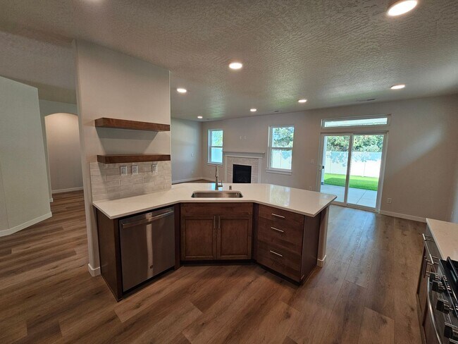 Building Photo - New Premiere Build! October Rent Free