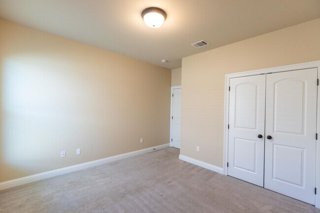 Building Photo - BEAUTIFUL RENTAL IN GATED COMMUNITY!