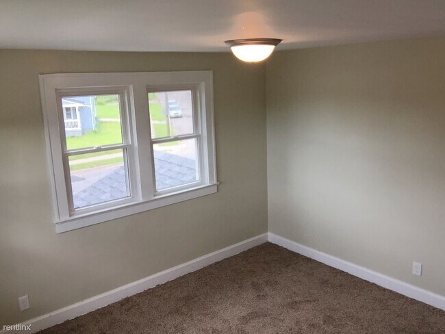 Building Photo - 3 br, 1 bath Duplex - 1637 Kalamazoo Ave S...