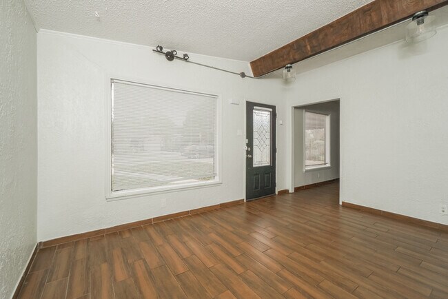 Building Photo - Comfortable 3 Bedrooms Home in San Antonio, TX