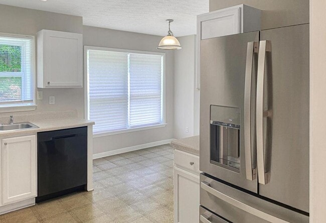 Building Photo - 2550 Plymouth Way