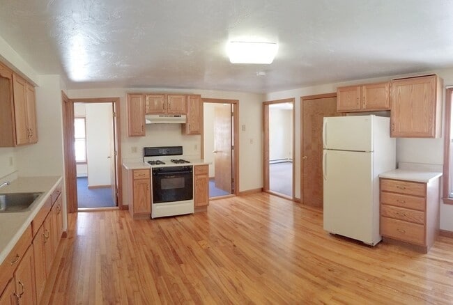 Primary Photo - 6 Pond St