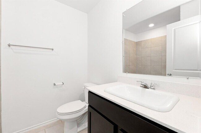 Building Photo - 2208 Bleecker St