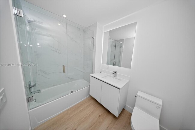 Building Photo - 700 NE 24th St