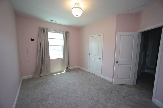 Building Photo - 24 Plenty Ct