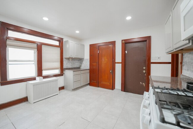 Building Photo - 140 Kent Ave