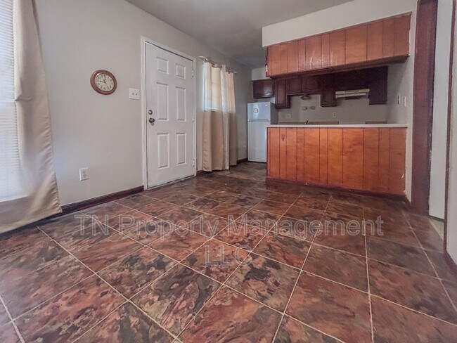 Building Photo - 202 Rue Royale