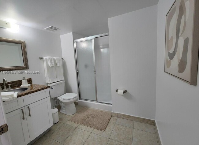 Building Photo - 310 Racquet Club Rd