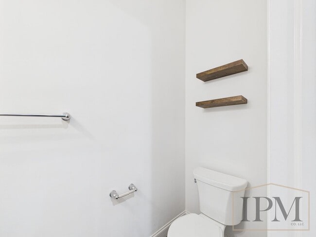 Building Photo - 2-bedroom 2.5 bath Luxury Townhome located...