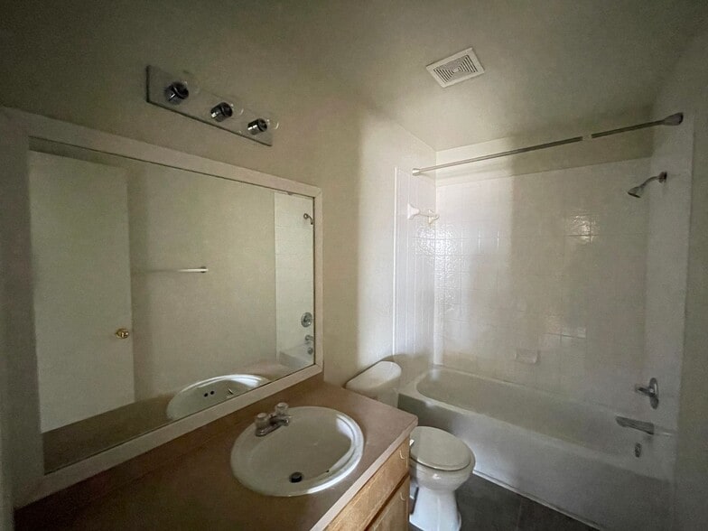 Building Photo - 3405 Atkinson Ave