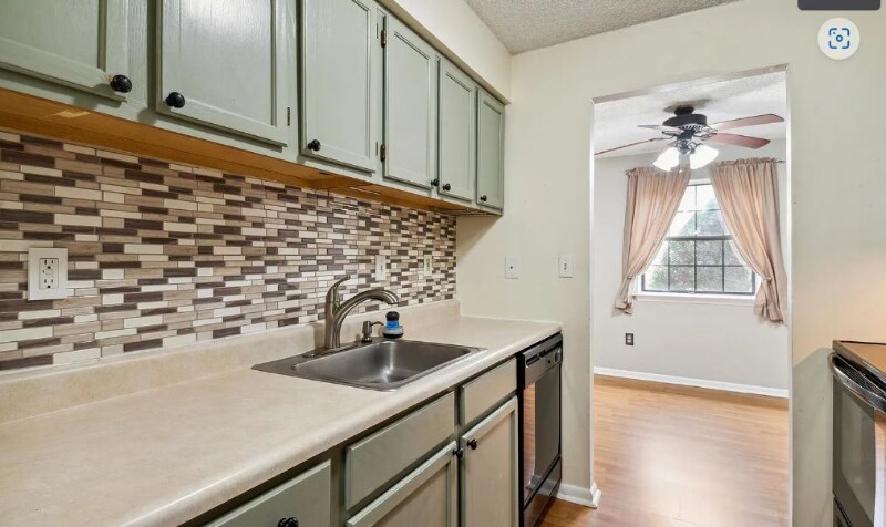 Building Photo - 3005 Valley Dr