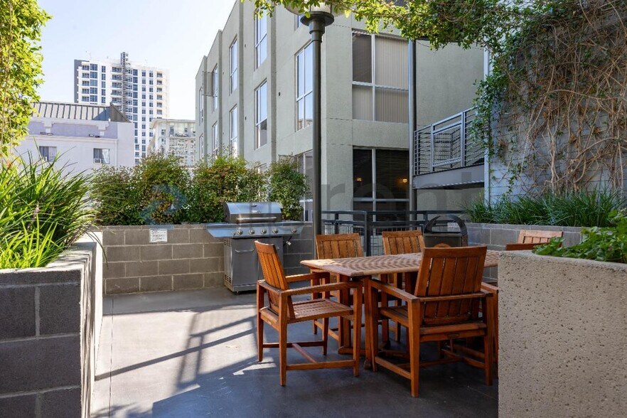 Building Photo - Unit 110