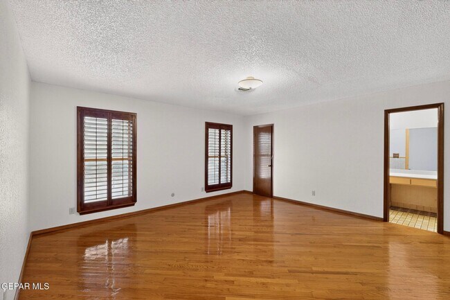 Building Photo - 4536 R L Shoemaker Dr