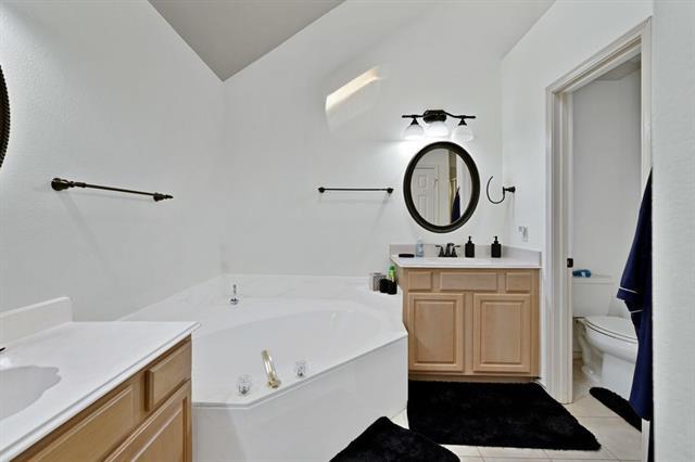 Building Photo - 18 Equestrian Ct