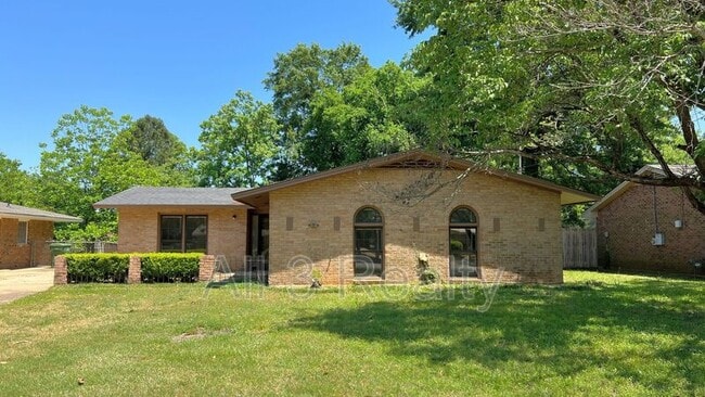 Primary Photo - 418 Stroll Dr