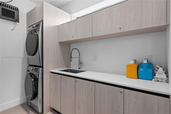 Building Photo - 1881 NE 196th Terrace