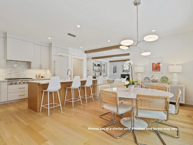 Building Photo - 14 White Barns Ln