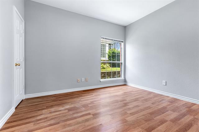 Building Photo - 1404 Honey Locust Dr