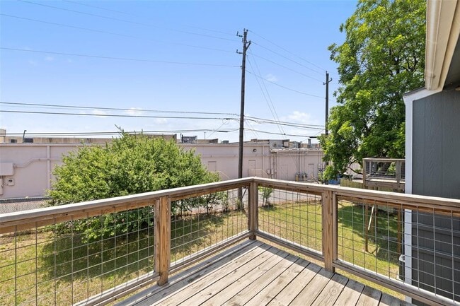 Building Photo - 9903 Roxanna Dr