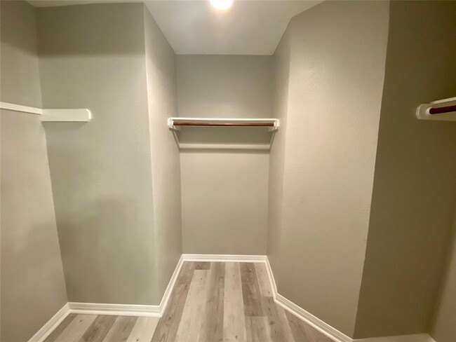 Building Photo - 5710 Lark Creek Dr