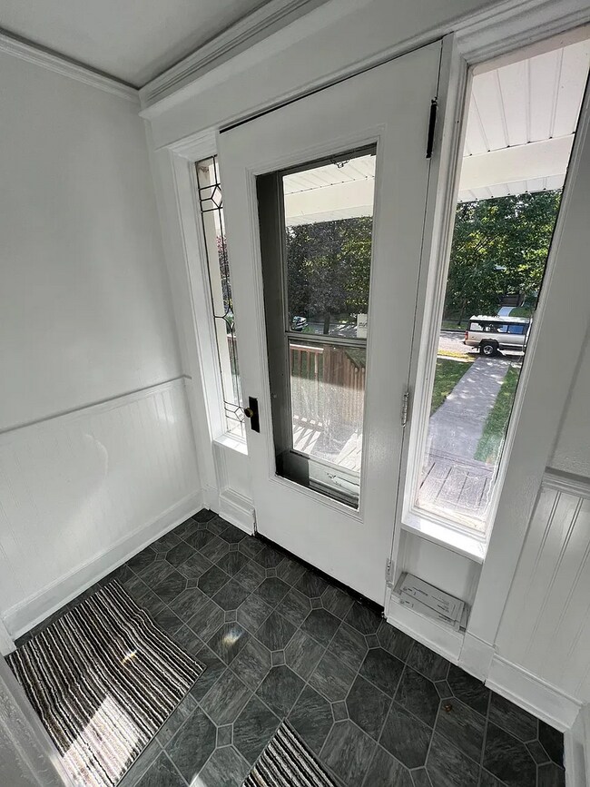 Building Photo - 4813 W 5th St