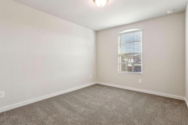 Building Photo - 14230 Rolling Pastures Dr