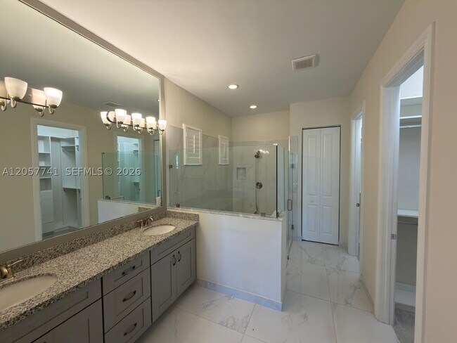 Building Photo - 455 SW 113th Ln