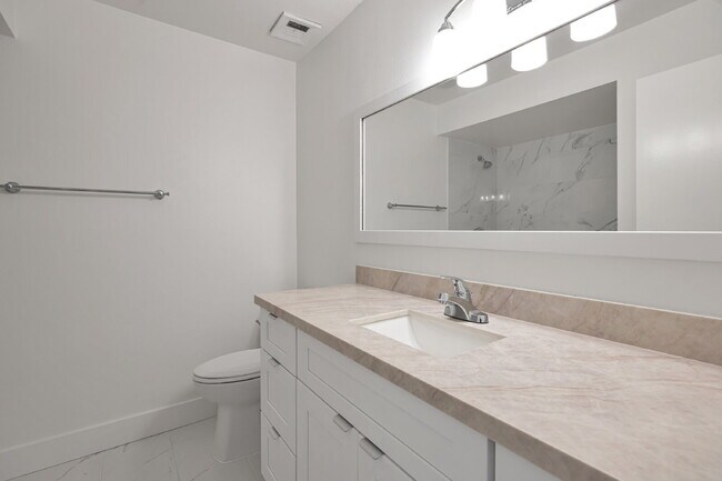 Building Photo - Scottsdale Townhome Now Available!