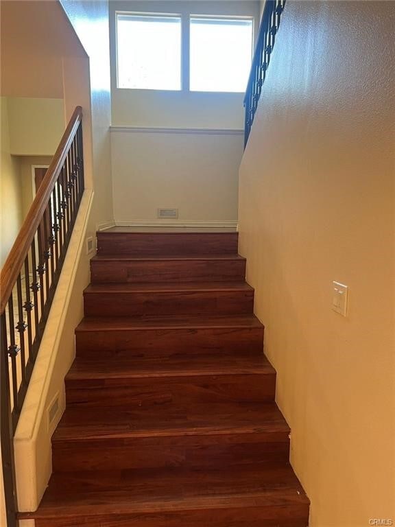 Building Photo - 1731 Crest View Pl