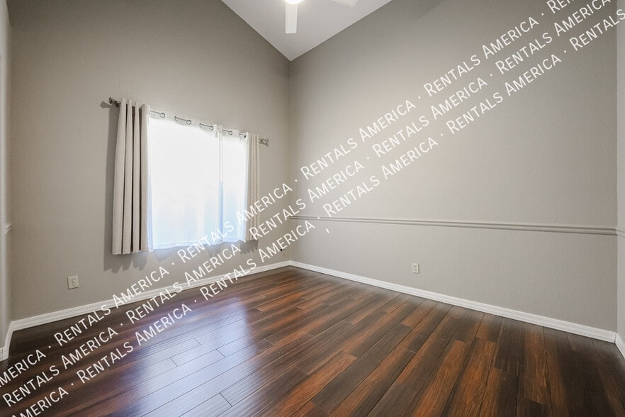 Building Photo - 6126 E Juniper Ave