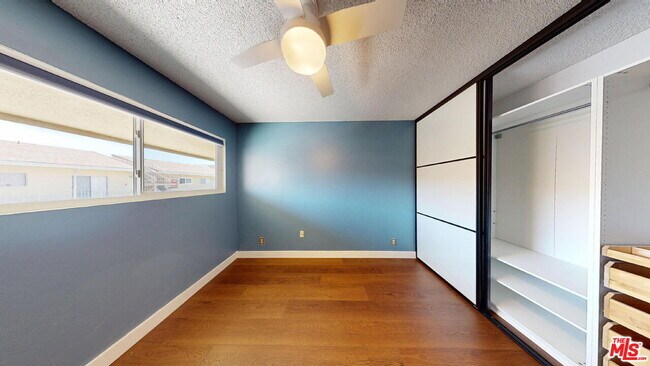 Building Photo - 10757 Hortense St