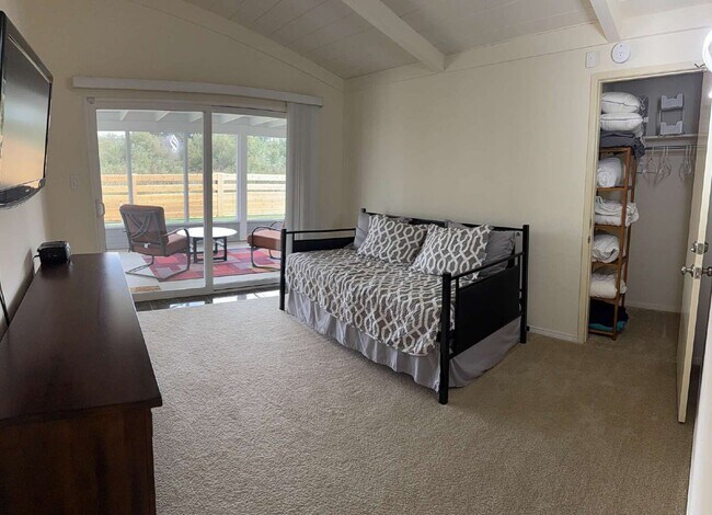 Building Photo - 5360 El Arbol Dr