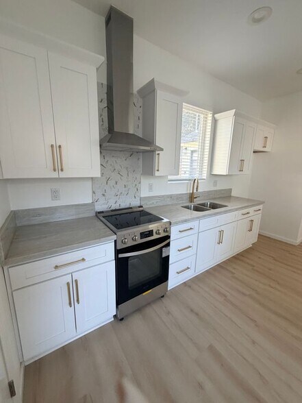 Building Photo - 4033 Linwood Pl