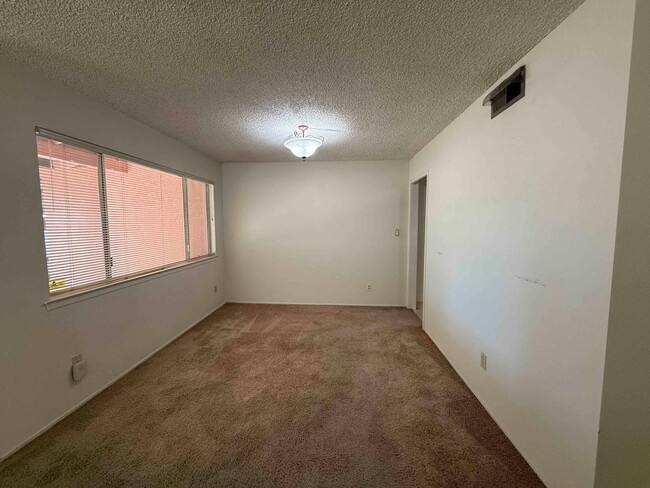 Building Photo - Great River Park 2 Bedroom