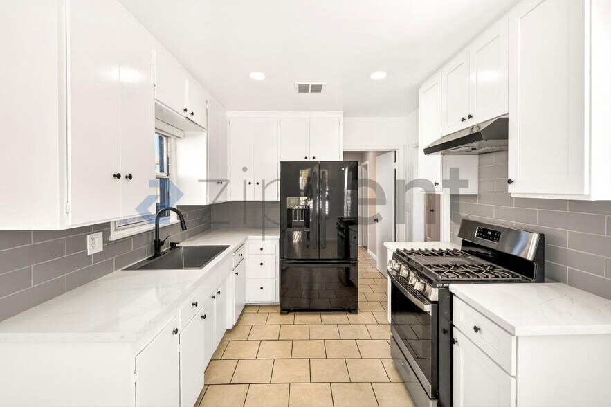 Building Photo - 4029 Olive St