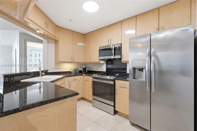 Building Photo - 801 Brickell Key Blvd