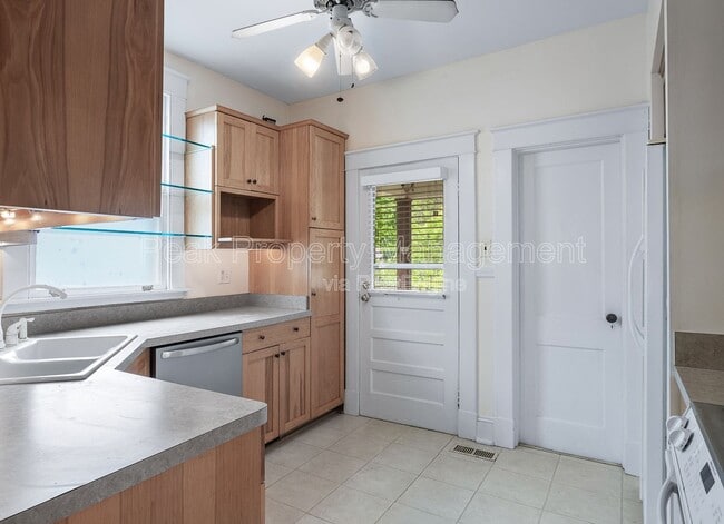 Building Photo - 1310 Greycourt Ave