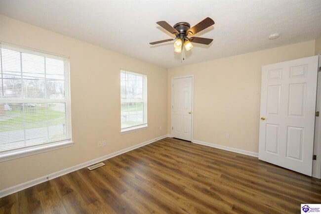 Building Photo - 128 Skyline Dr