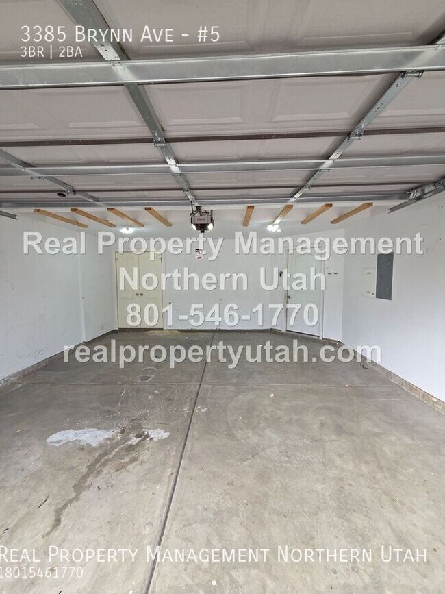 Building Photo - 3385 S Brynn Ave