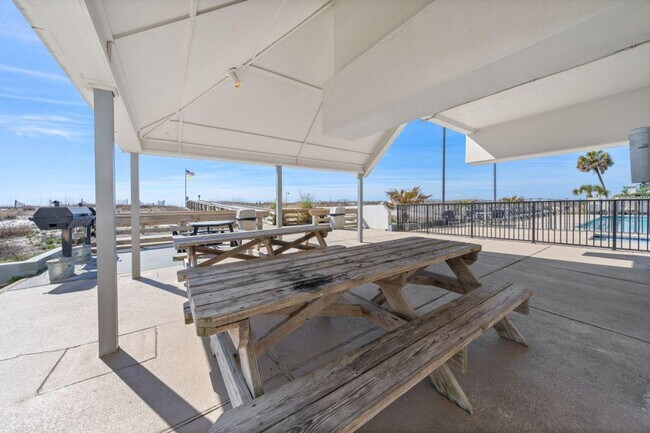 Building Photo - 111 W Beach Blvd