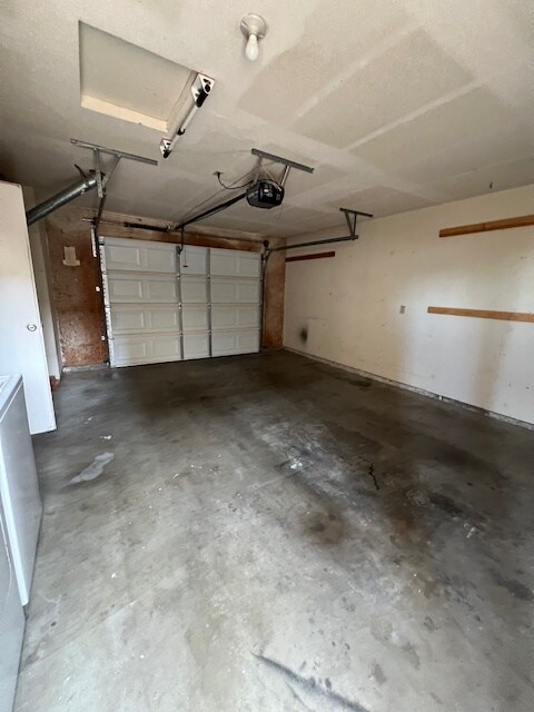 Building Photo - 345 S Sunset St