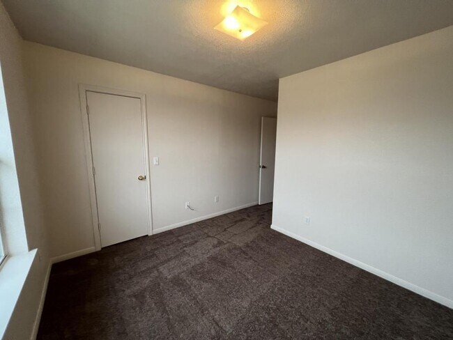 Building Photo - 2811 Cantabrian Dr