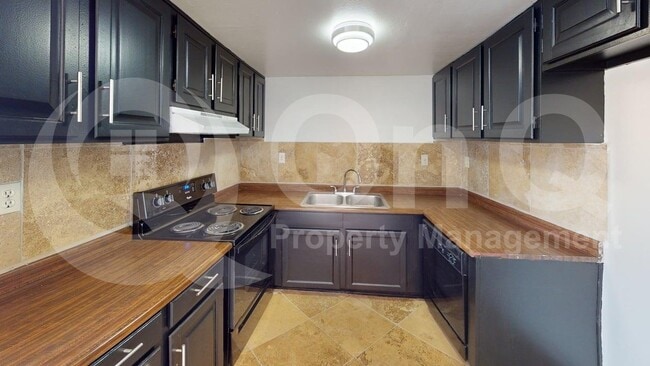 Building Photo - 2664 N 43rd Ave