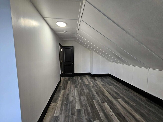 Building Photo - Beautiful 4 Bed, 1 Bath Home for Rent- Spacious, Modern, and Move in Ready!