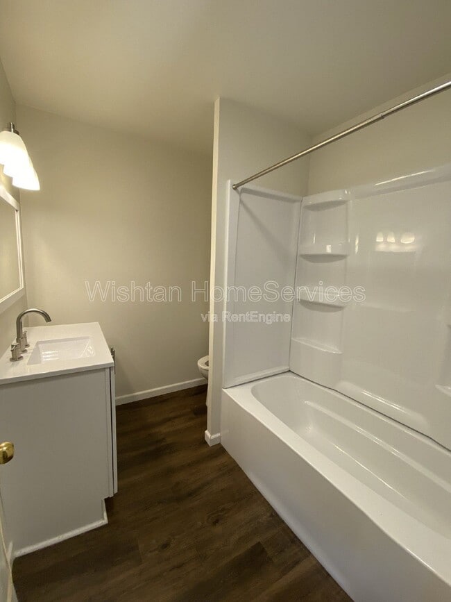 Building Photo - 405 W Murray St