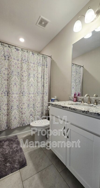 Building Photo - 804 Heather Lk Ave